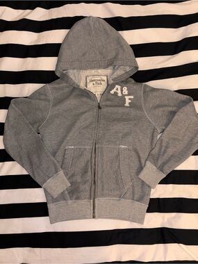 Vintage Abercrombie and Fitch Grey Embroidered Zip Up Hoodie